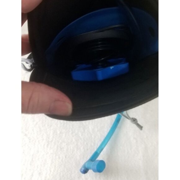 Camelbak Hydrobak Vintage Black Hydration Backpack 50oz 1.5L plus extra Bladder - Picture 6 of 13